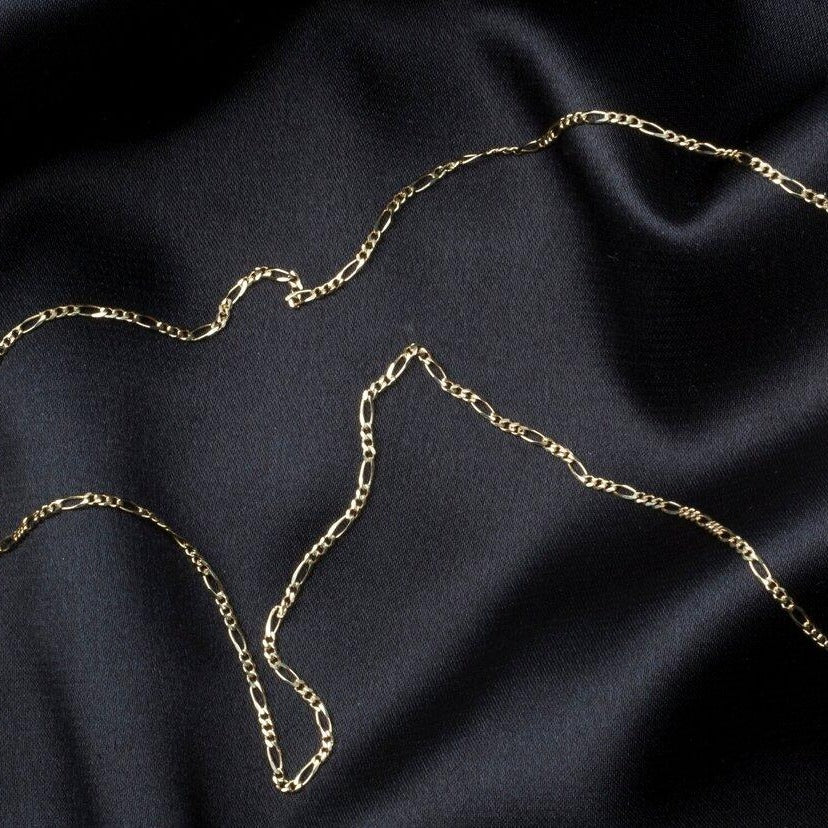 10k Thin solid Gold Figaro chain link